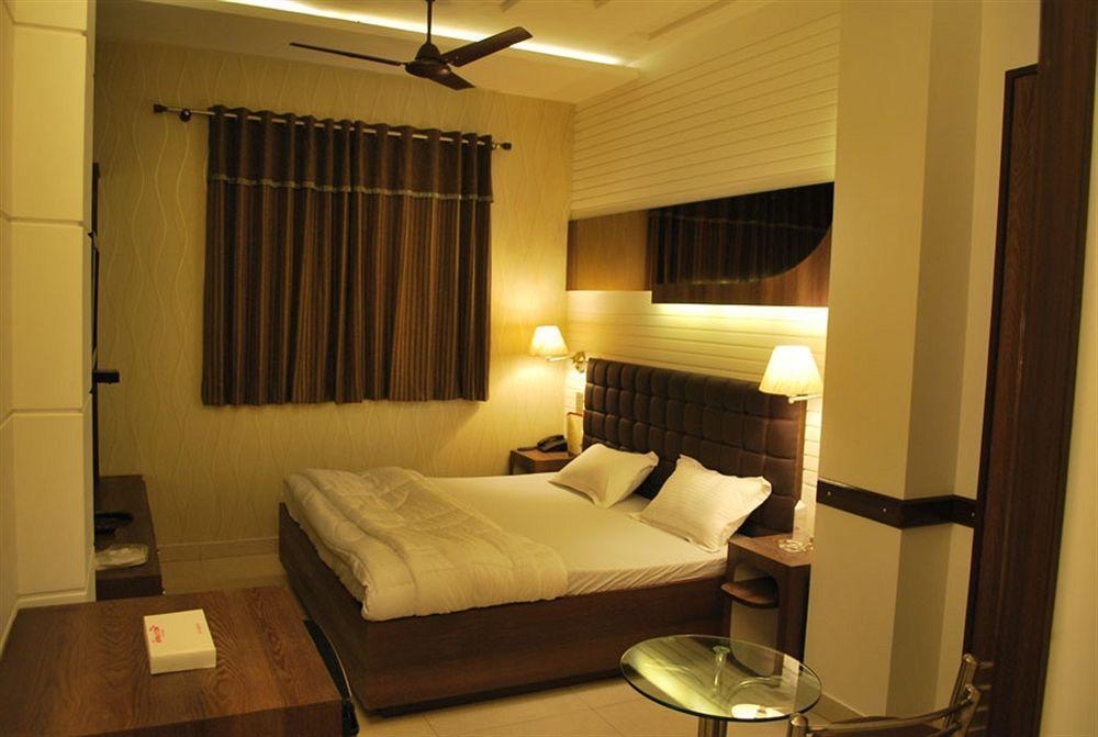 Hotel Arina Inn Neu-Delhi Exterior foto